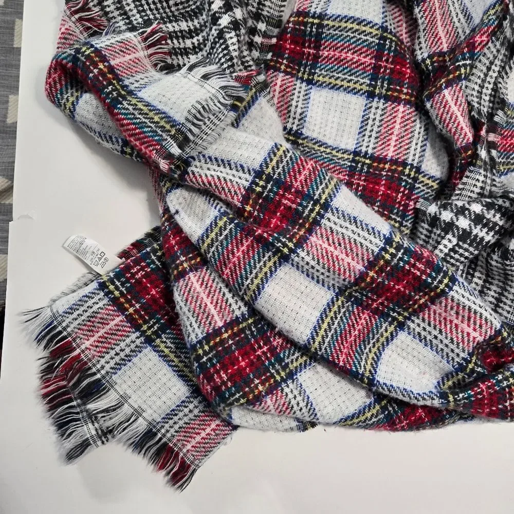 Old Navy plaid print blanket scarf